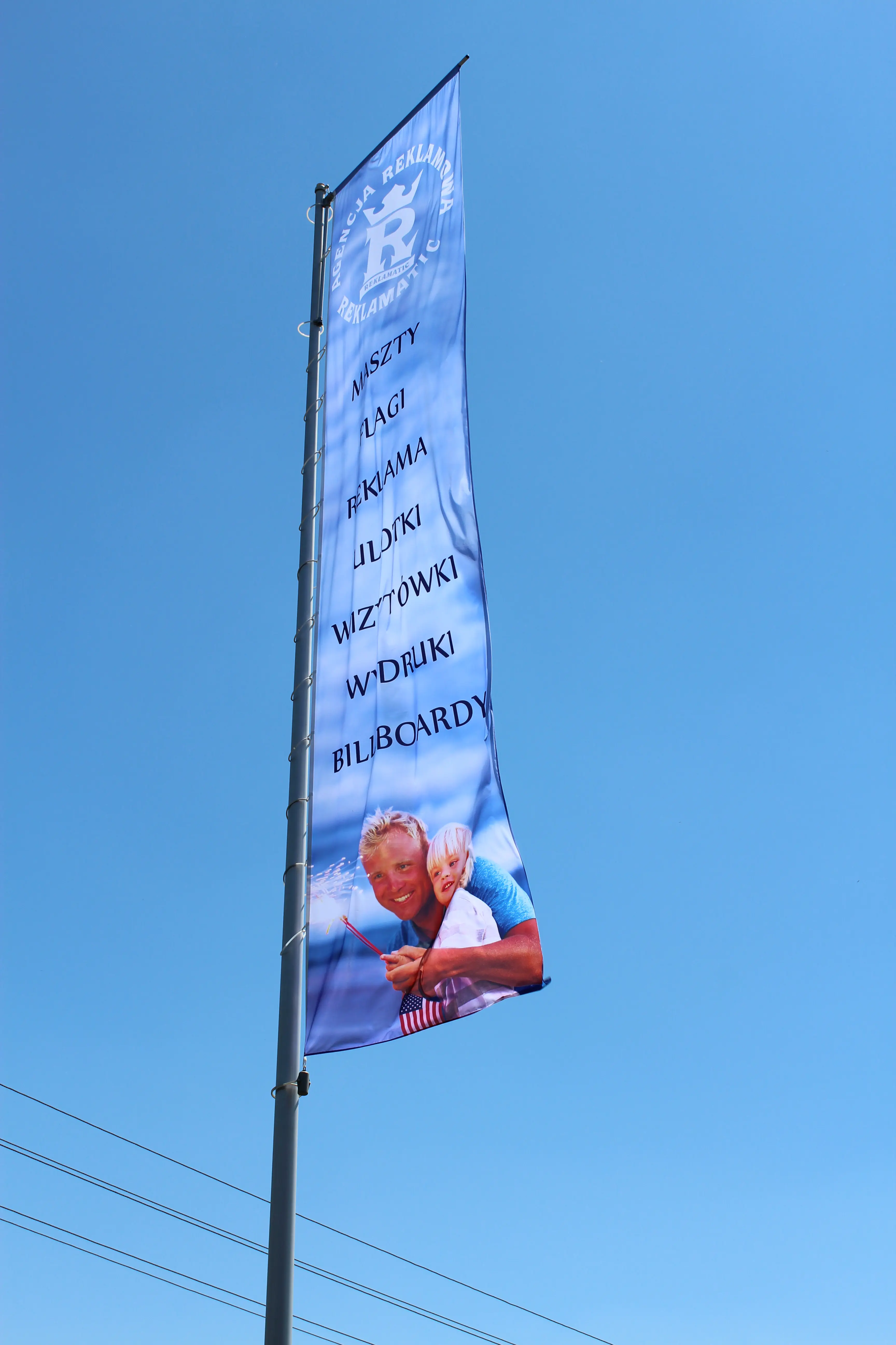 Flaga Polski na maszcie